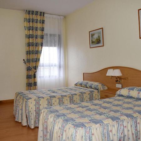 Hotel Ria De Vigo "Tierra De Campos" Becilla de Valderaduey ภายนอก รูปภาพ