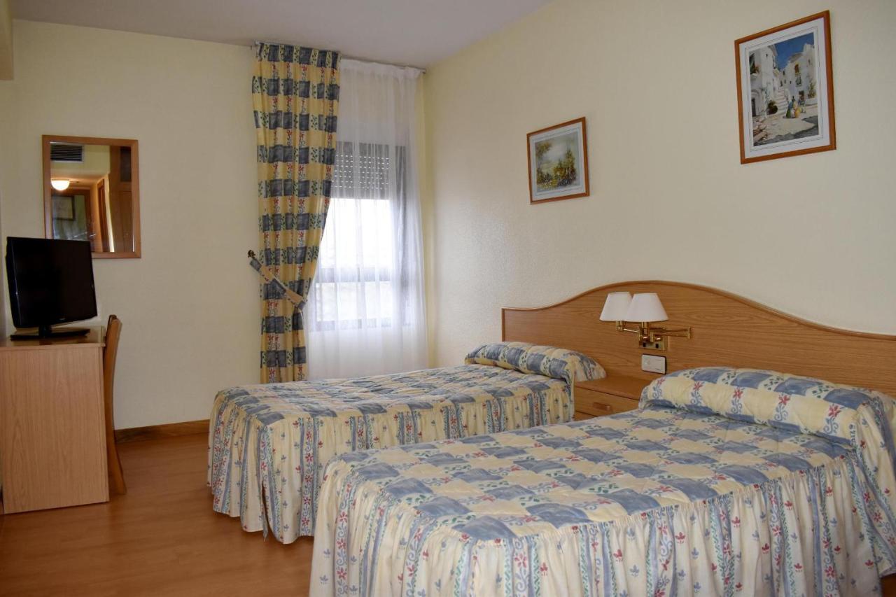 Hotel Ria De Vigo "Tierra De Campos" Becilla de Valderaduey ภายนอก รูปภาพ