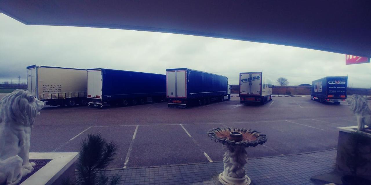 Hotel Ria De Vigo "Tierra De Campos" Becilla de Valderaduey ภายนอก รูปภาพ
